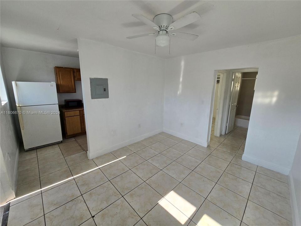 For Rent: $2,000 (2 beds, 1 baths, 490 Square Feet)