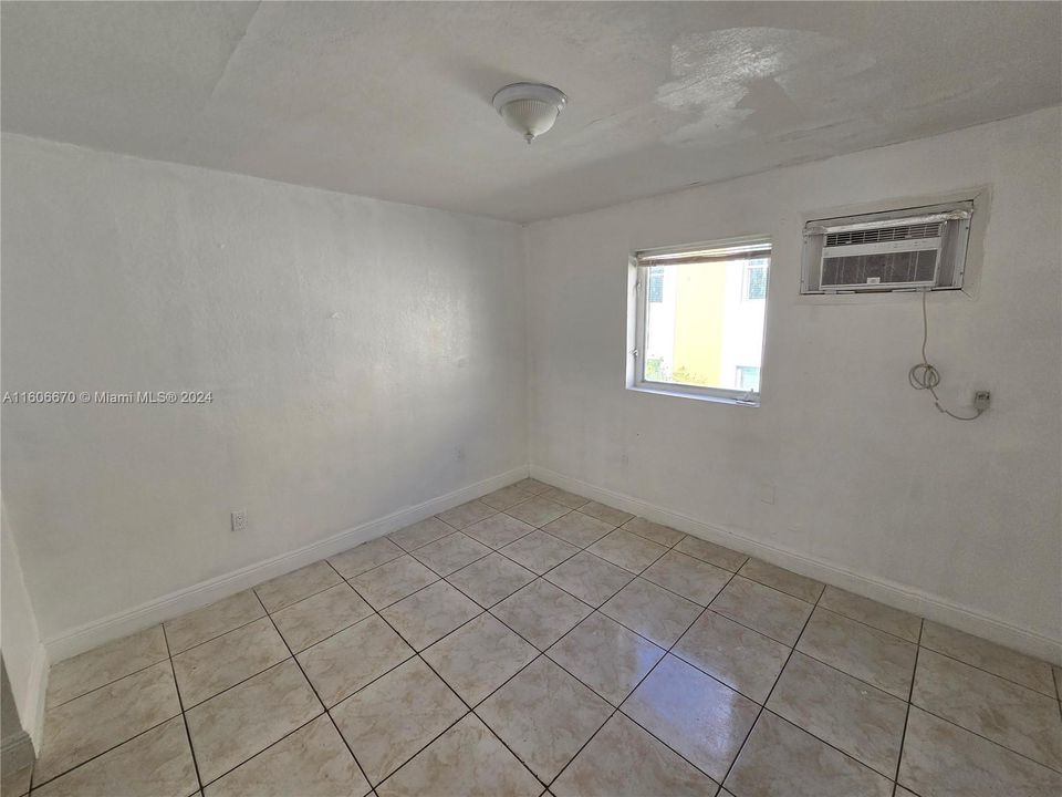 For Rent: $2,000 (2 beds, 1 baths, 490 Square Feet)