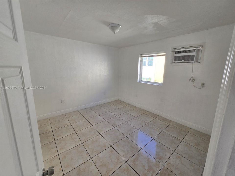 For Rent: $2,000 (2 beds, 1 baths, 490 Square Feet)