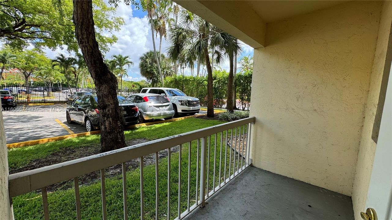 Active With Contract: $1,880 (1 beds, 1 baths, 710 Square Feet)