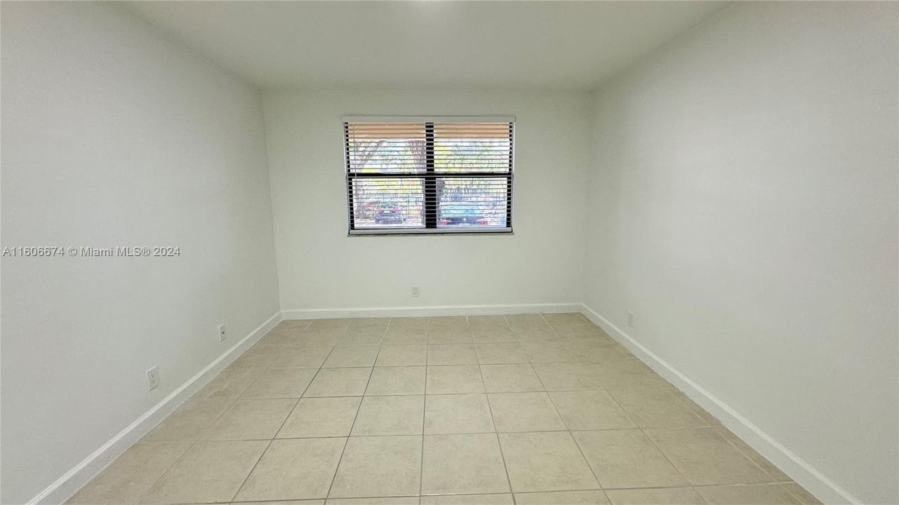 Active With Contract: $1,880 (1 beds, 1 baths, 710 Square Feet)