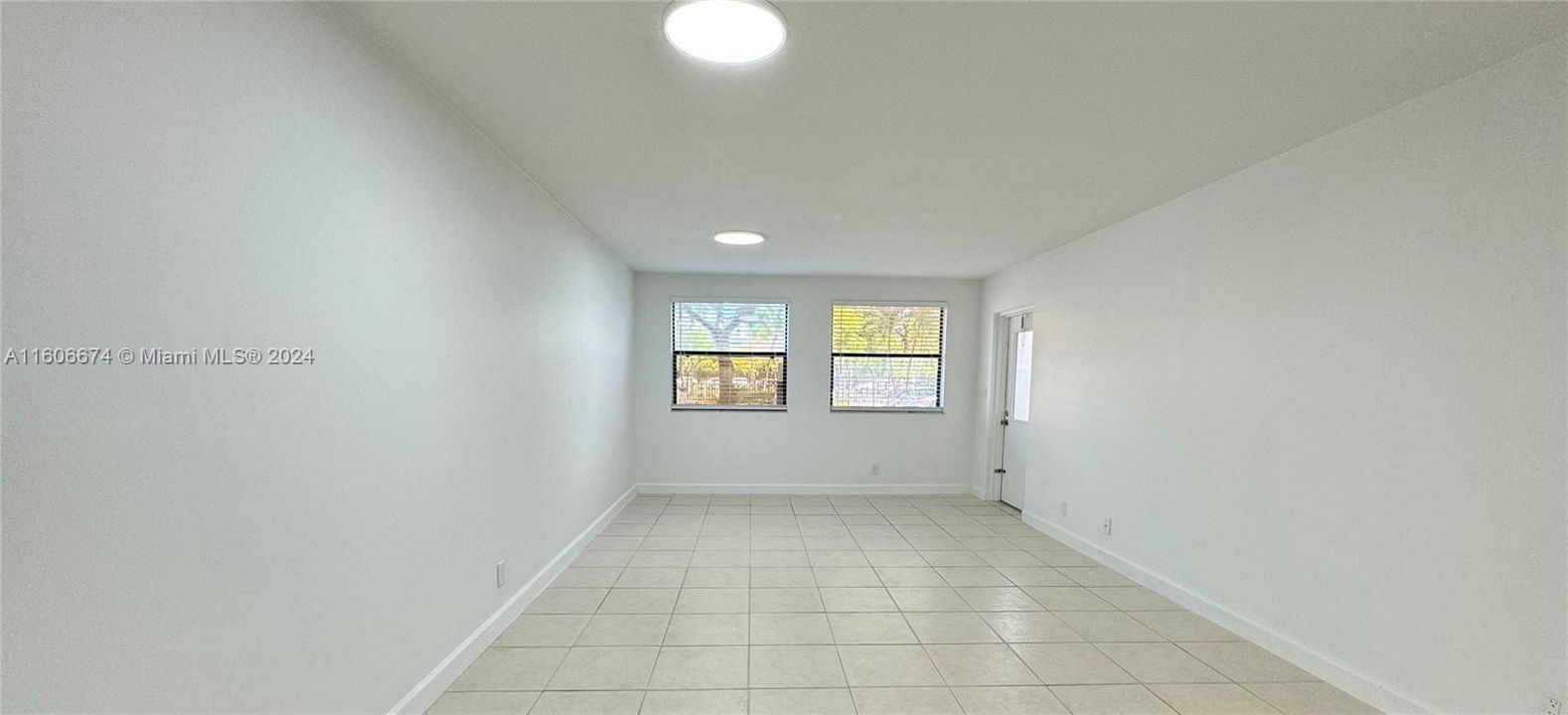 Active With Contract: $1,880 (1 beds, 1 baths, 710 Square Feet)