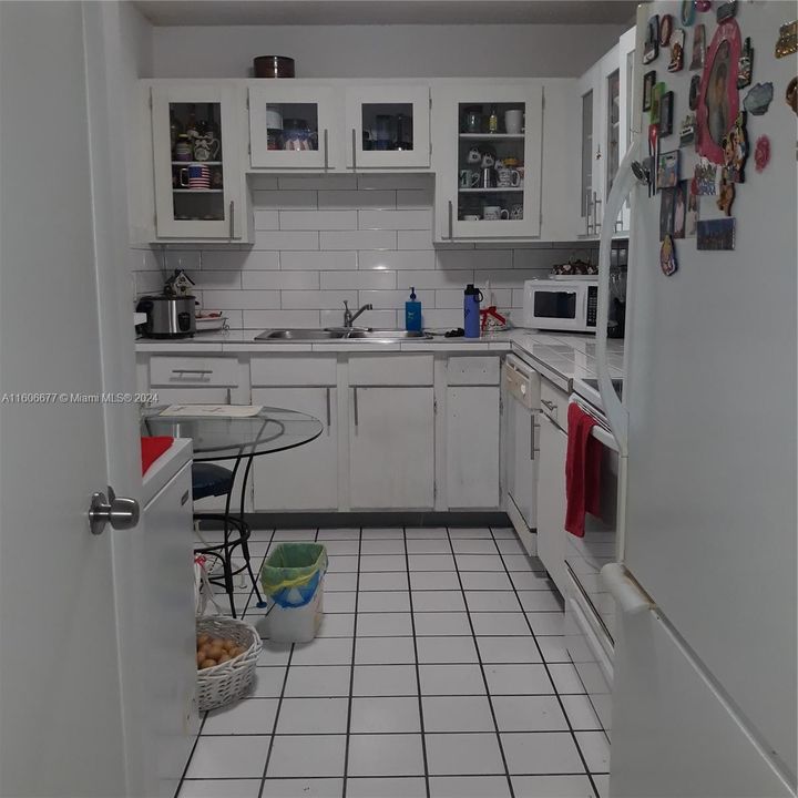 For Sale: $195,000 (2 beds, 1 baths, 1075 Square Feet)