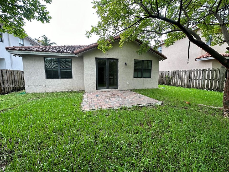 For Sale: $760,000 (3 beds, 2 baths, 1579 Square Feet)