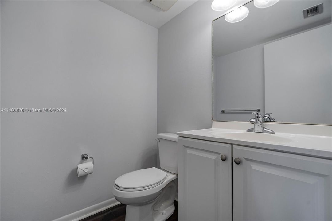 For Rent: $2,500 (1 beds, 1 baths, 855 Square Feet)