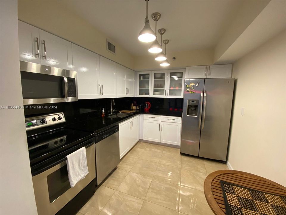 For Rent: $3,800 (2 beds, 2 baths, 1150 Square Feet)