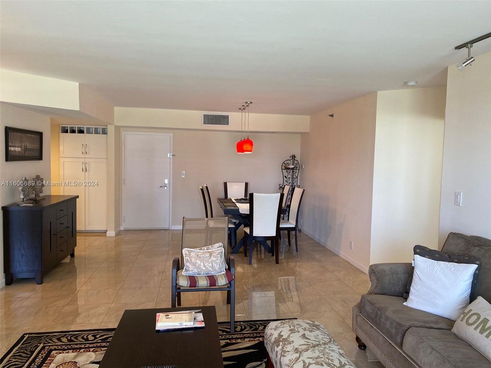 For Rent: $3,800 (2 beds, 2 baths, 1150 Square Feet)