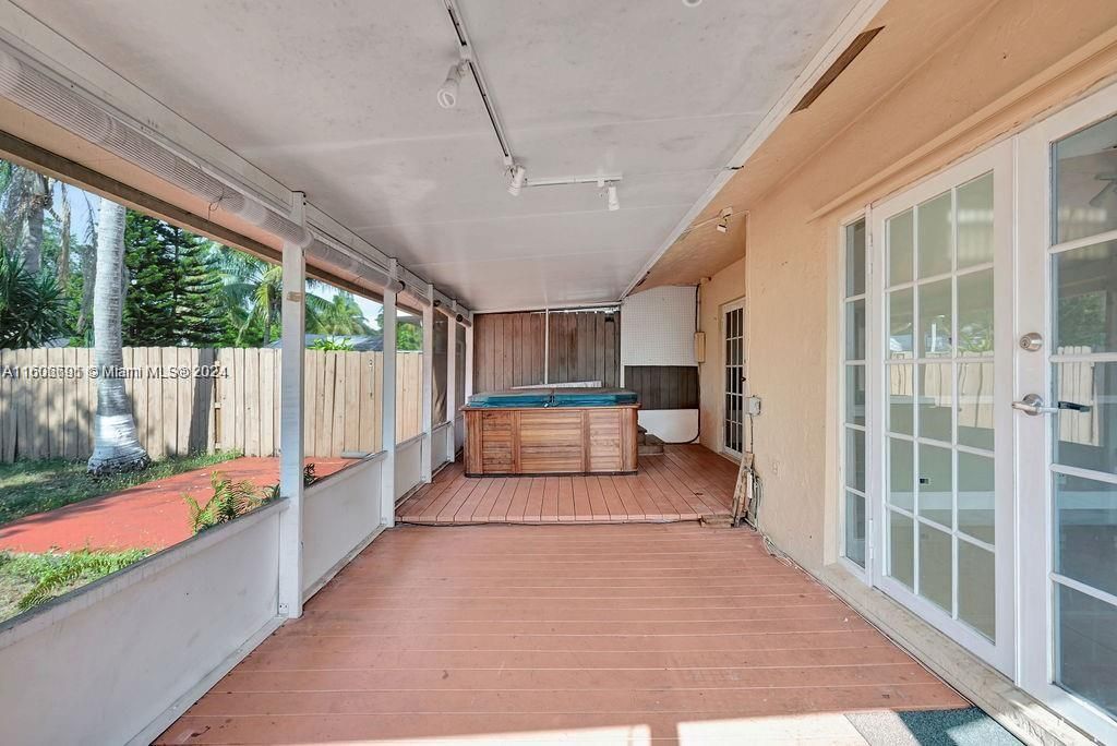 Activo con contrato: $399,000 (3 camas, 2 baños, 1408 Pies cuadrados)