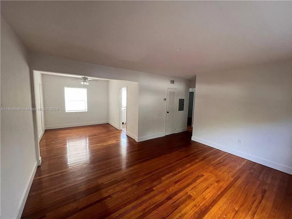 For Rent: $2,950 (2 beds, 1 baths, 786 Square Feet)