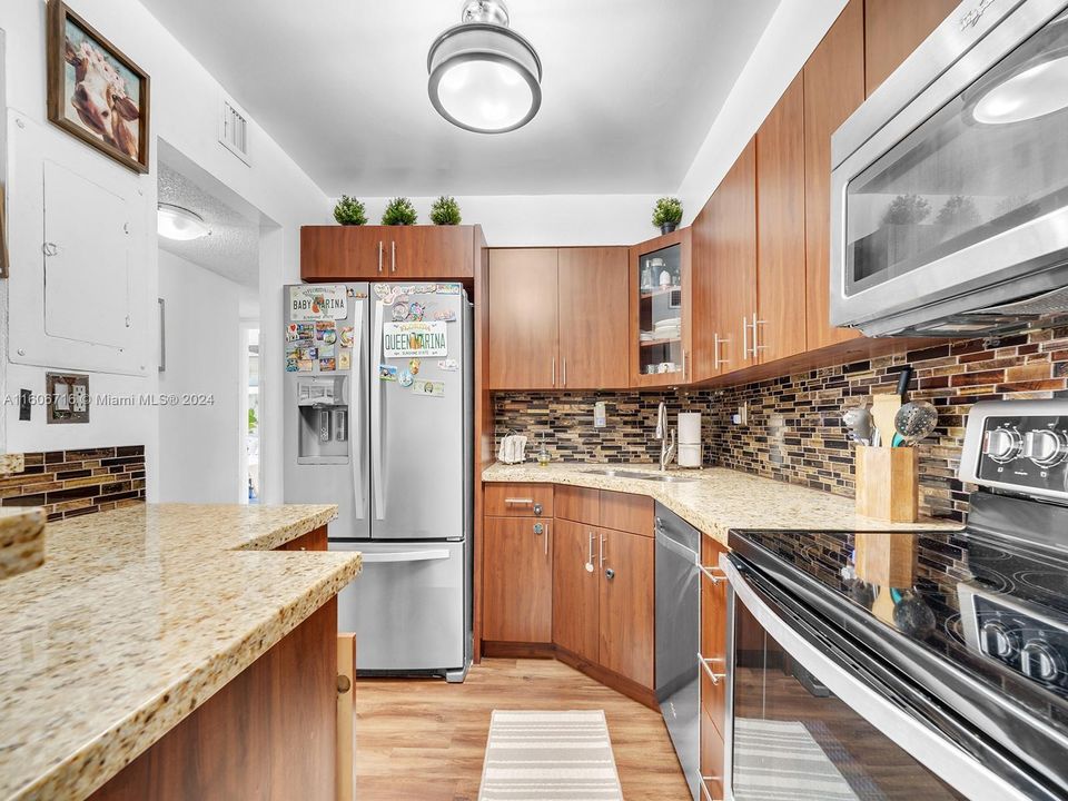 For Sale: $345,000 (2 beds, 2 baths, 1030 Square Feet)