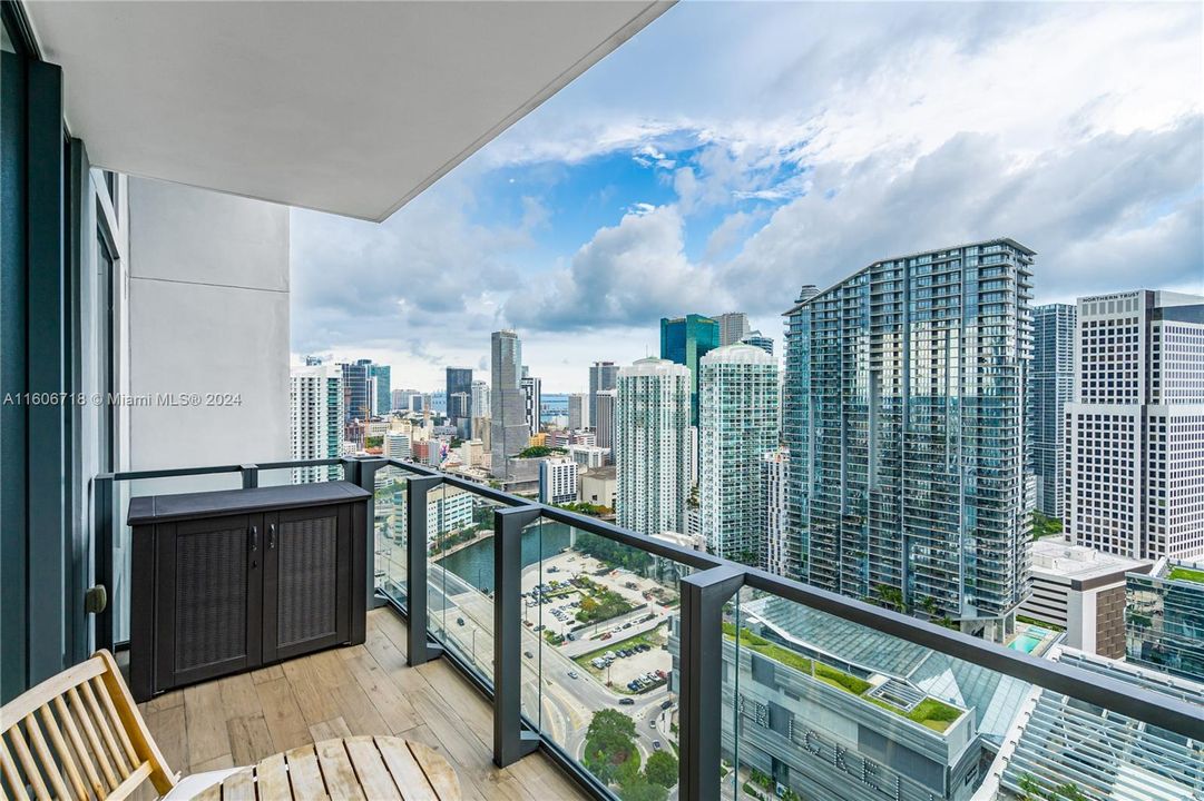 For Sale: $1,199,000 (2 beds, 2 baths, 1249 Square Feet)