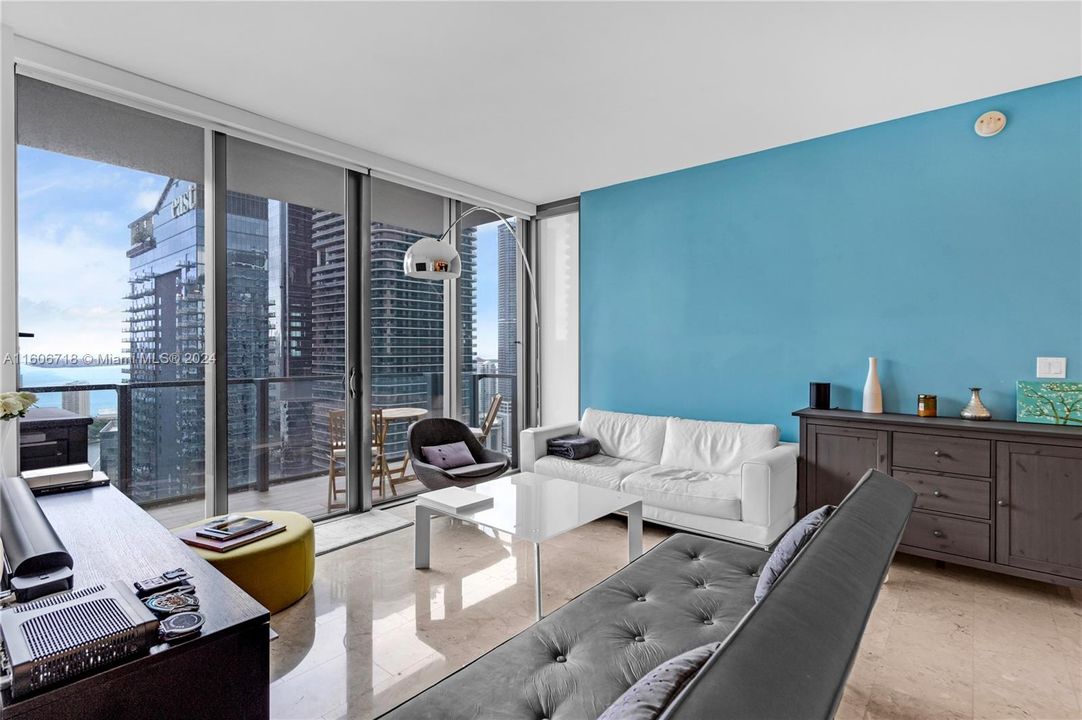 For Sale: $1,075,000 (2 beds, 2 baths, 1249 Square Feet)