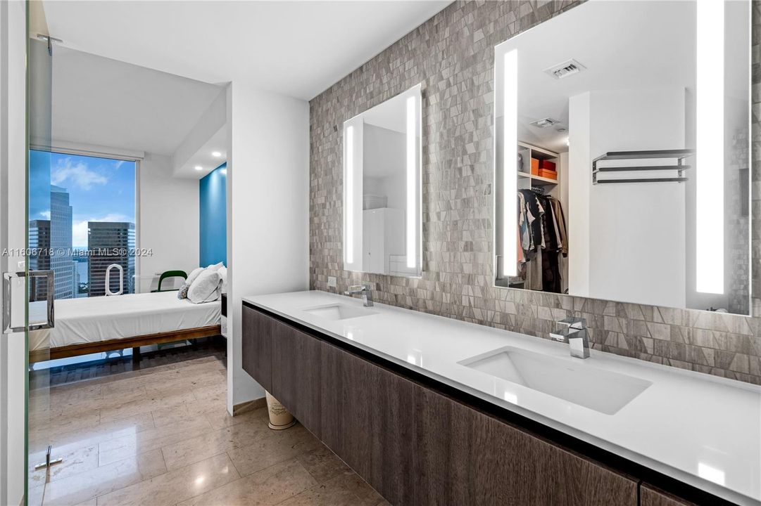 For Sale: $1,199,000 (2 beds, 2 baths, 1249 Square Feet)