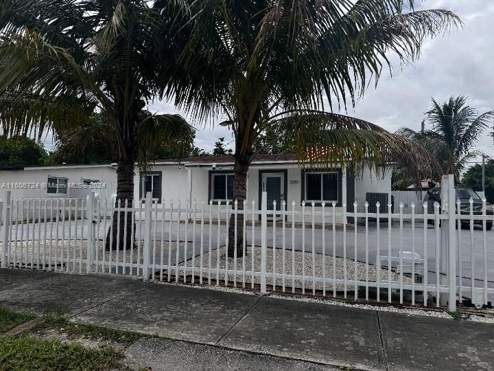 En Venta: $499,999 (4 camas, 3 baños, 1968 Pies cuadrados)