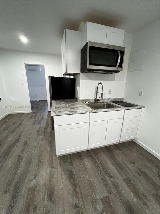 For Rent: $1,800 (1 beds, 1 baths, 500 Square Feet)