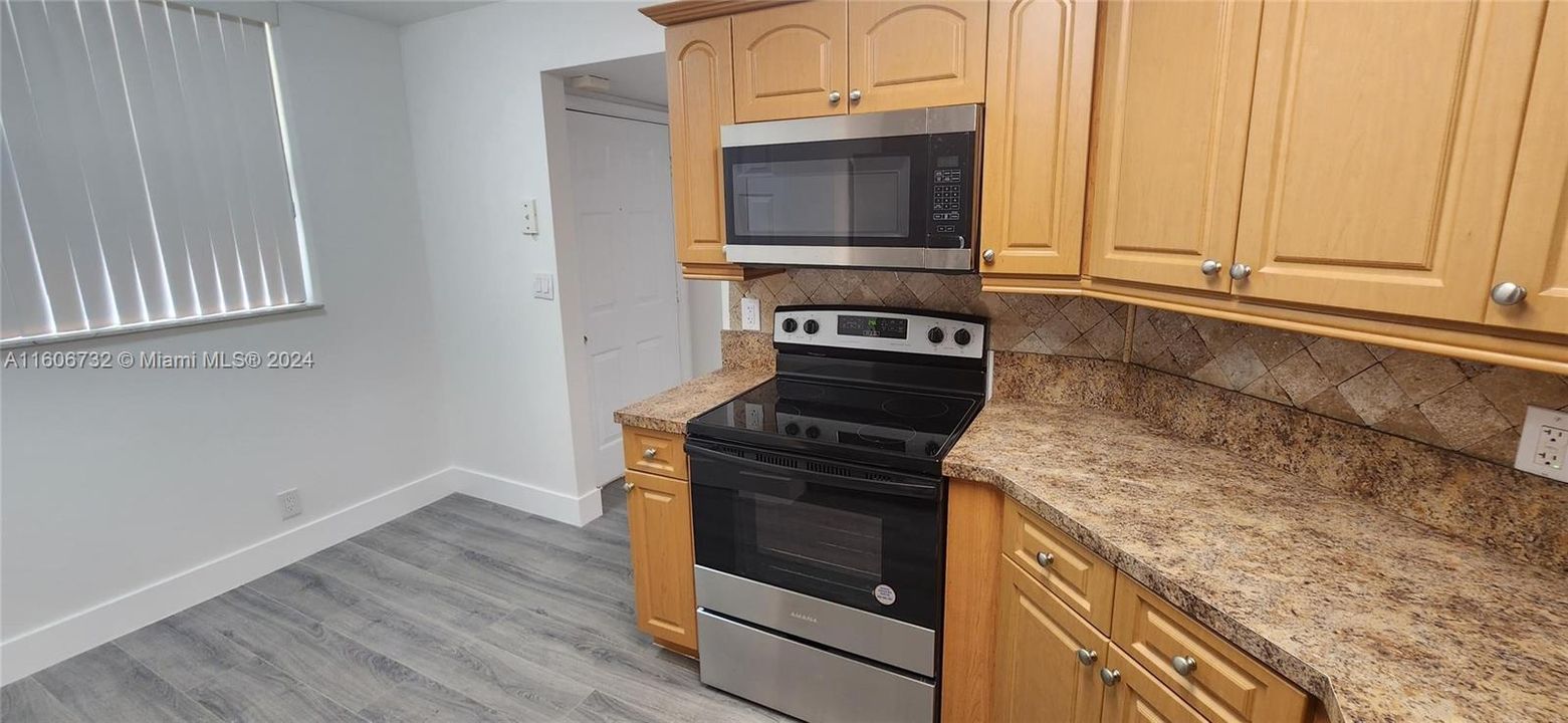 For Sale: $237,800 (2 beds, 2 baths, 920 Square Feet)