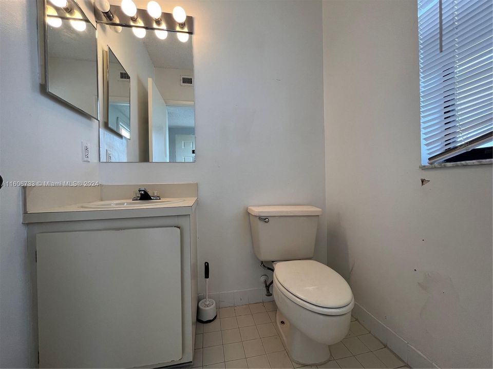 For Rent: $2,000 (2 beds, 2 baths, 1032 Square Feet)