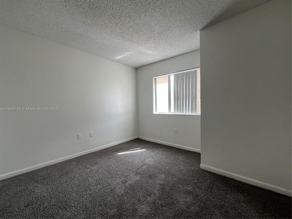 For Rent: $2,000 (2 beds, 2 baths, 1032 Square Feet)