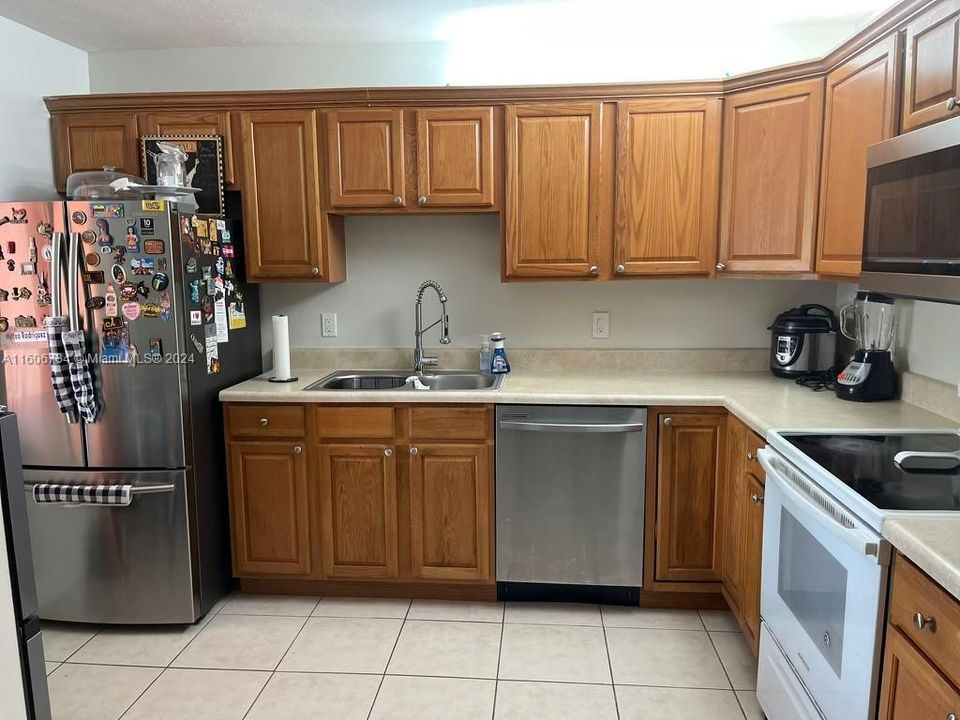 For Sale: $314,500 (2 beds, 2 baths, 1256 Square Feet)