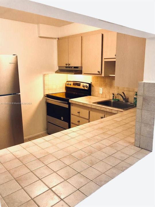 For Rent: $2,000 (1 beds, 1 baths, 778 Square Feet)