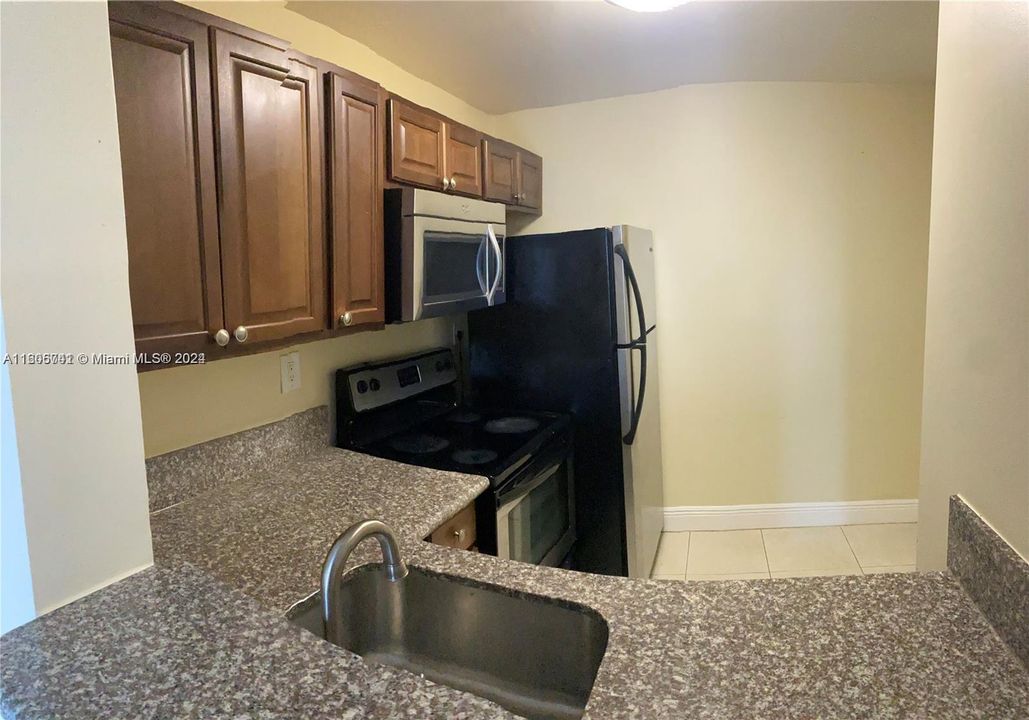 For Sale: $157,000 (1 beds, 1 baths, 826 Square Feet)