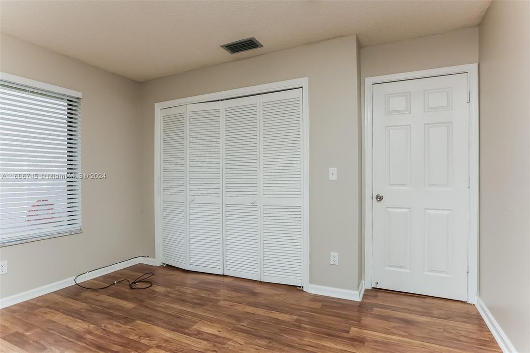 For Rent: $3,345 (3 beds, 2 baths, 2356 Square Feet)