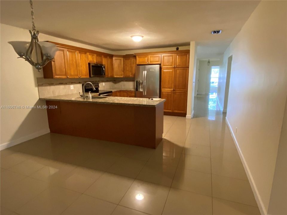 For Rent: $2,900 (3 beds, 2 baths, 3214 Square Feet)