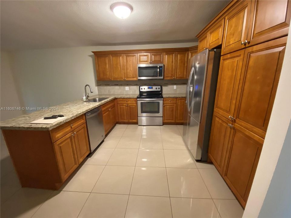 For Rent: $2,900 (3 beds, 2 baths, 3214 Square Feet)