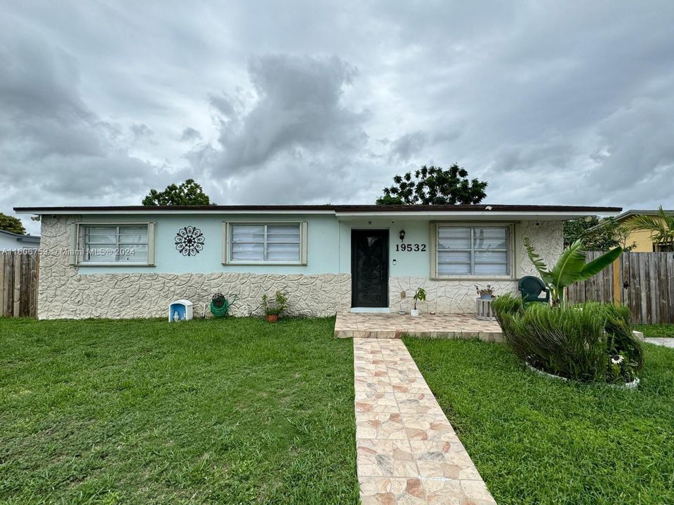 For Sale: $530,000 (3 beds, 1 baths, 1080 Square Feet)