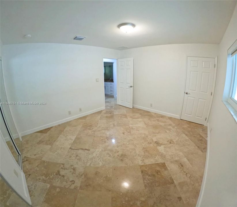 For Rent: $5,999 (4 beds, 2 baths, 2116 Square Feet)