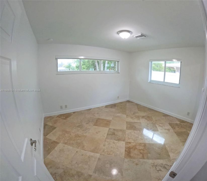 For Rent: $5,999 (4 beds, 2 baths, 2116 Square Feet)