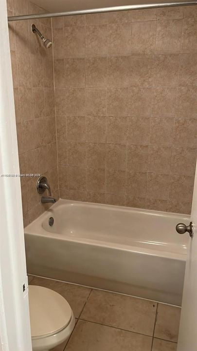 For Rent: $2,300 (2 beds, 2 baths, 1105 Square Feet)