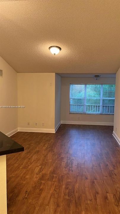 For Rent: $2,300 (2 beds, 2 baths, 1105 Square Feet)