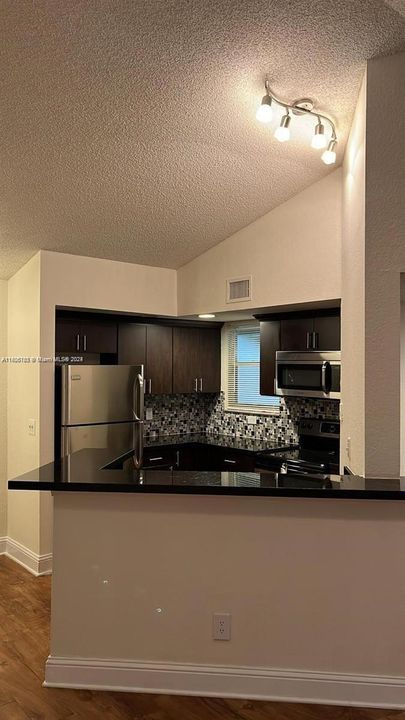 For Rent: $2,300 (2 beds, 2 baths, 1105 Square Feet)