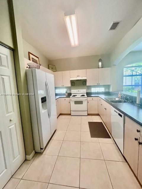 For Rent: $2,800 (2 beds, 2 baths, 1253 Square Feet)