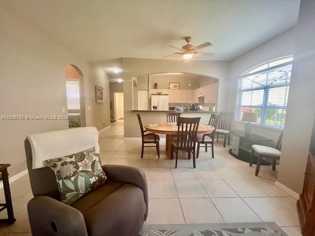 For Rent: $2,800 (2 beds, 2 baths, 1253 Square Feet)