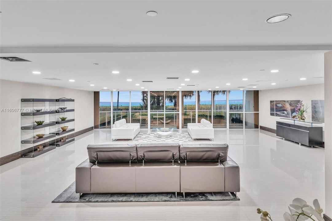 Recently Sold: $2,000,000 (3 beds, 3 baths, 2430 Square Feet)