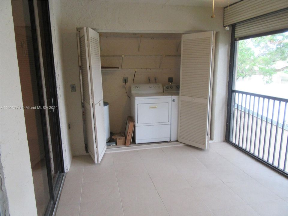 For Sale: $245,000 (2 beds, 2 baths, 955 Square Feet)