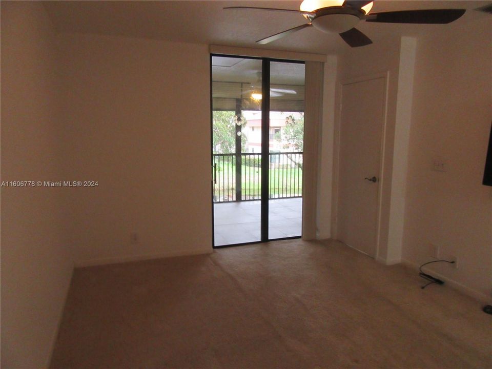 For Sale: $245,000 (2 beds, 2 baths, 955 Square Feet)