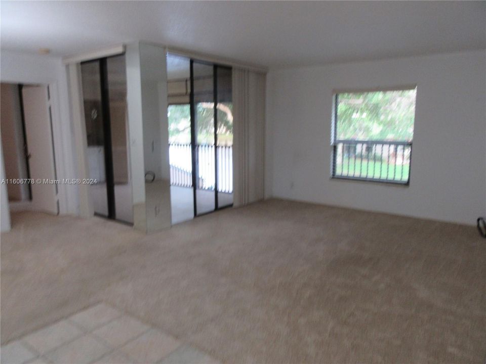 For Sale: $245,000 (2 beds, 2 baths, 955 Square Feet)