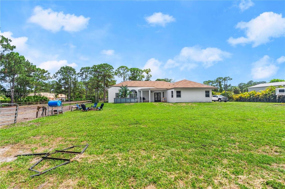 For Sale: $690,000 (4 beds, 2 baths, 1985 Square Feet)