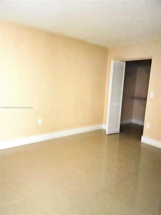 For Rent: $2,400 (2 beds, 2 baths, 982 Square Feet)