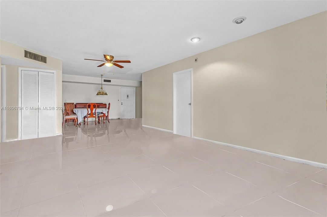For Sale: $245,000 (3 beds, 2 baths, 1360 Square Feet)