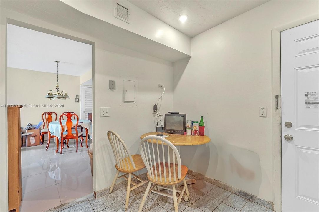 For Sale: $245,000 (3 beds, 2 baths, 1360 Square Feet)