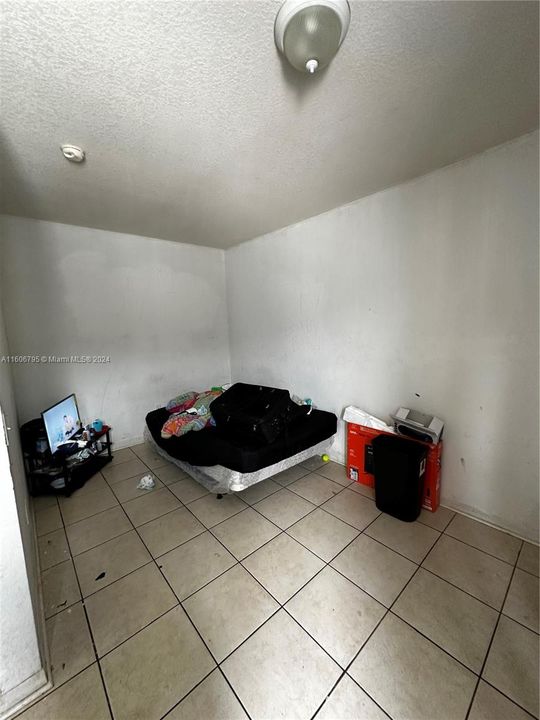For Sale: $175,000 (1 beds, 1 baths, 465 Square Feet)
