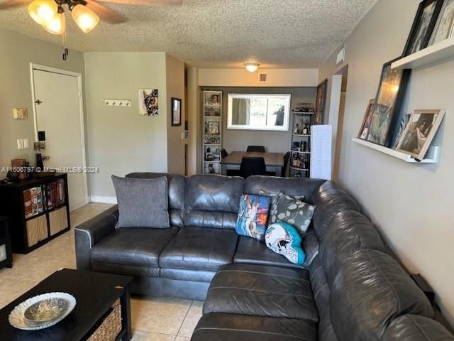 For Sale: $225,000 (1 beds, 1 baths, 734 Square Feet)