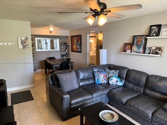 Recently Sold: $225,000 (1 beds, 1 baths, 734 Square Feet)