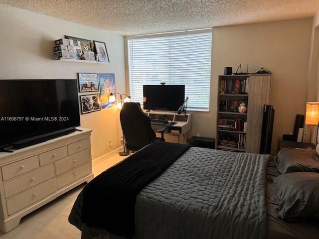 Recently Sold: $225,000 (1 beds, 1 baths, 734 Square Feet)