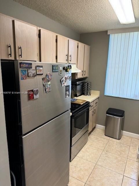 Recently Sold: $225,000 (1 beds, 1 baths, 734 Square Feet)