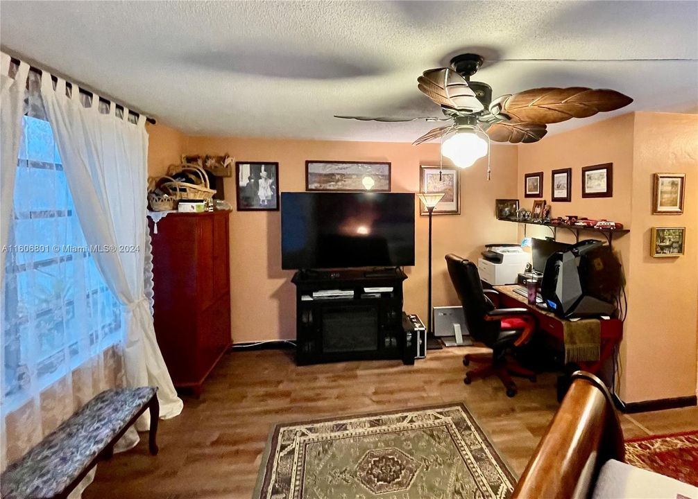 seating and office area in 2nd bedroom